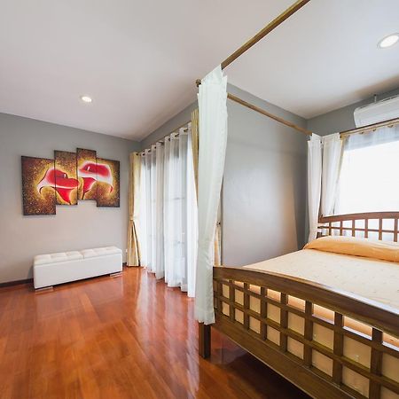 Luxury Town House In The Heart Of The Old City チエンマイ エクステリア 写真