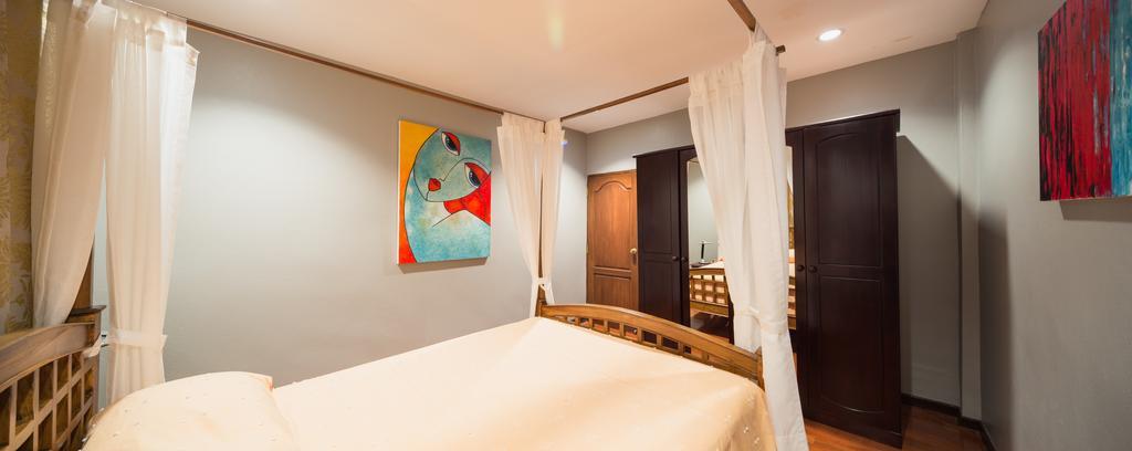 Luxury Town House In The Heart Of The Old City チエンマイ エクステリア 写真
