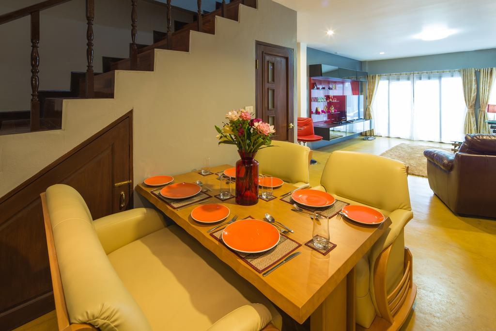 Luxury Town House In The Heart Of The Old City チエンマイ エクステリア 写真