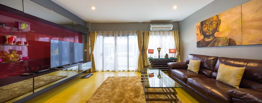 Luxury Town House In The Heart Of The Old City チエンマイ エクステリア 写真